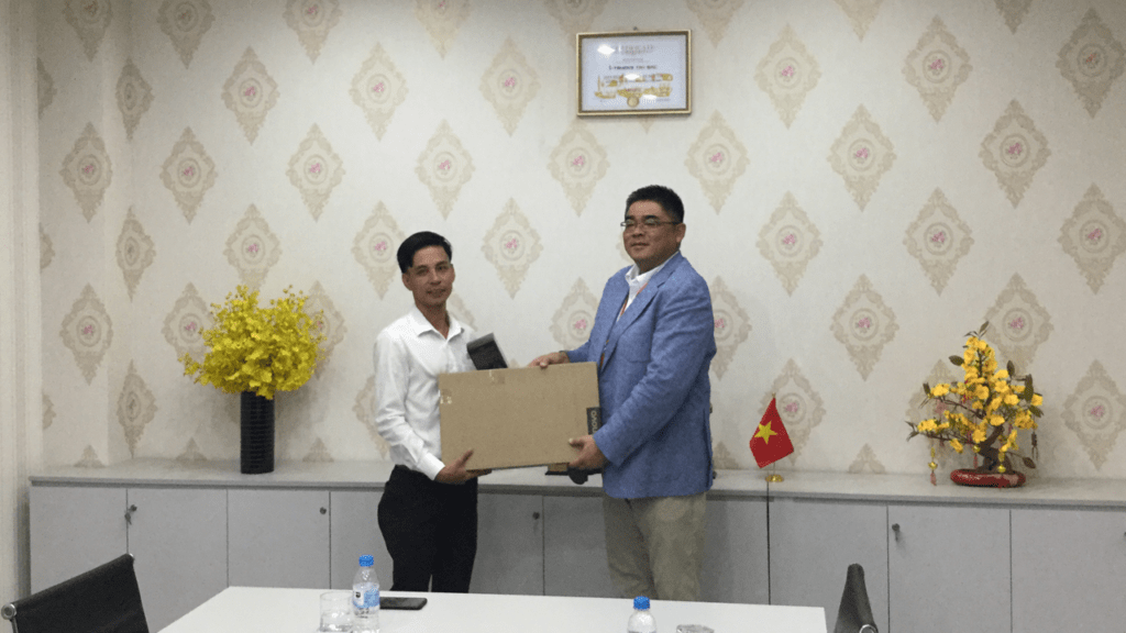 Isuzu Việt Nam vinh danh những cá nhân có thành tích xuất sắc về bán hàng dự án khách hàng “Zero Isuzu” năm 2019