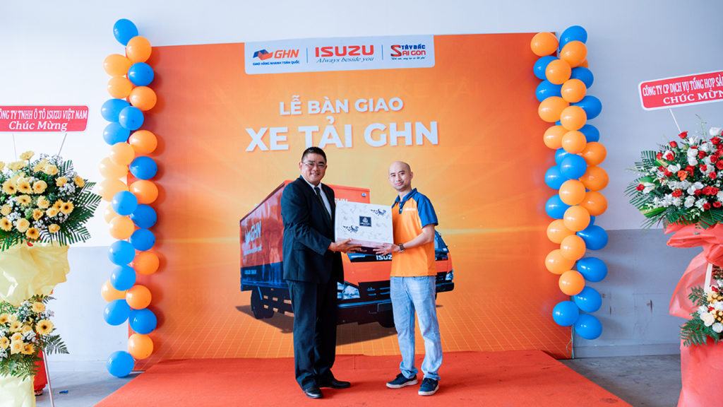 Lễ bàn giao xe GHN