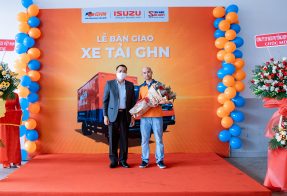 ISUZU Tây Bắc Sài Gòn tổ chức “Lễ bàn giao” 09/17 xe tải Isuzu F-Series cho Công ty Cổ phần GHN Logistic