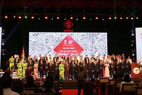 Savico nhận huân chương lao động hạng nhất