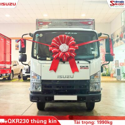 Xe tải Isuzu 230 1t9 thùng kín
