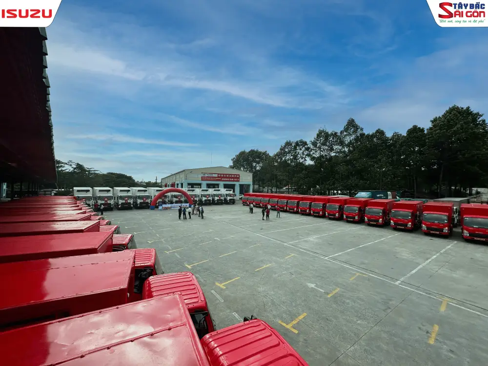Đội xe ISUZU được bàn giao