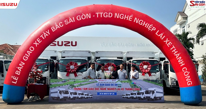 Trung Tâm GDNN Lái Xe Thành Công tin dùng sản phẩm xe tập lái QKR210 của ISUZU Tây Bắc Sài Gòn