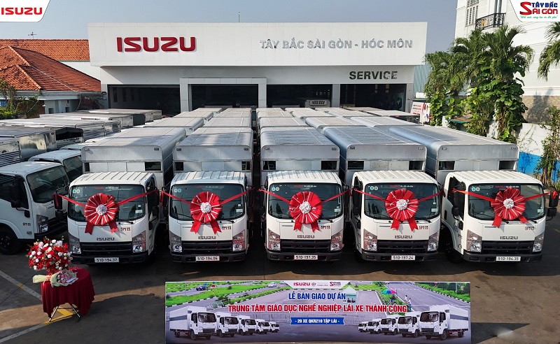 Hình ảnh bàn giao xe tập lái ISUZU QKR210 Hình ảnh bàn giao xe tập lái ISUZU QKR210