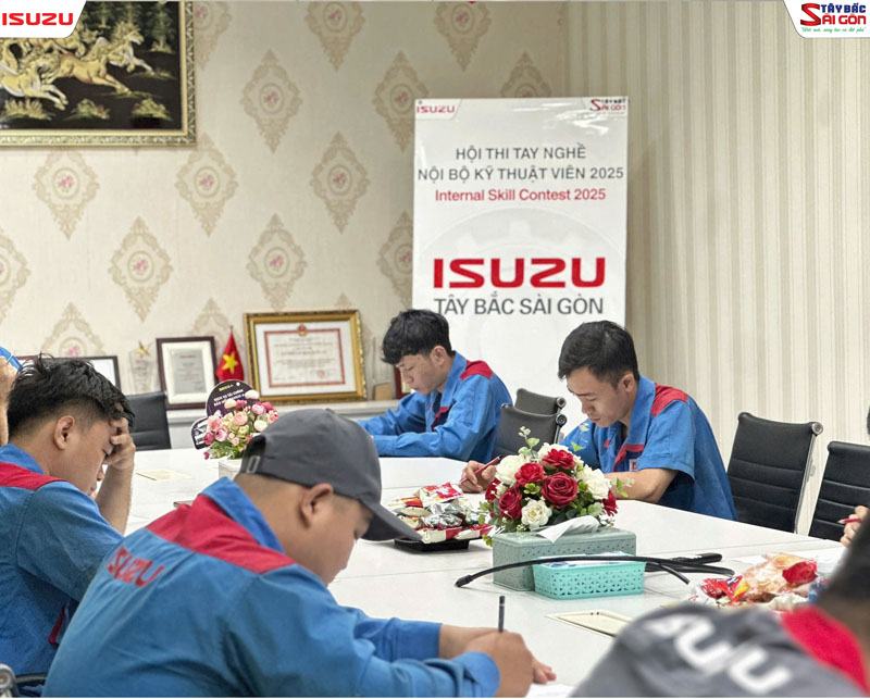 Hội thi tay nghề nội bộ Kỹ Thuật Viên ISUZU Tây Bắc Sài Gòn