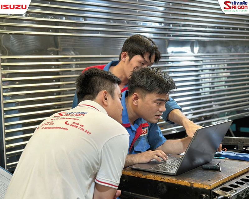 Hội thi tay nghề nội bộ Kỹ Thuật Viên ISUZU Tây Bắc Sài Gòn