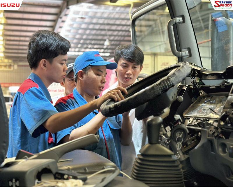 Hội thi tay nghề nội bộ Kỹ Thuật Viên ISUZU Tây Bắc Sài Gòn