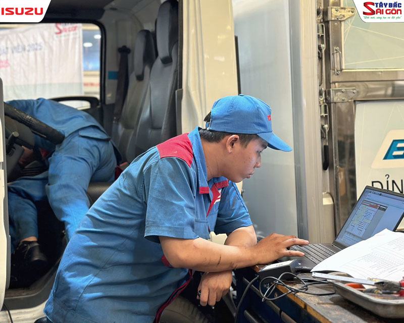 Hội thi tay nghề nội bộ Kỹ Thuật Viên ISUZU Tây Bắc Sài Gòn