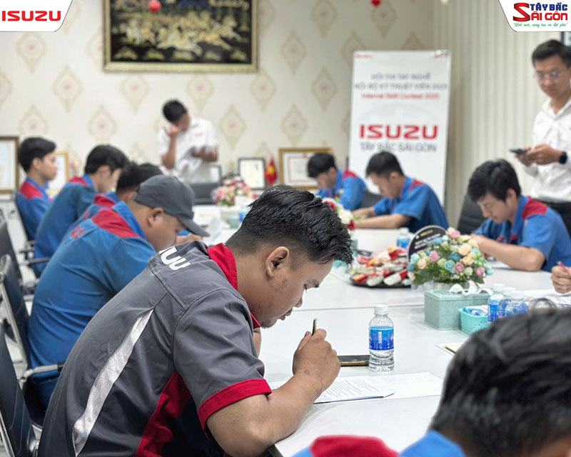 Hội thi tay nghề nội bộ Kỹ Thuật Viên ISUZU Tây Bắc Sài Gòn