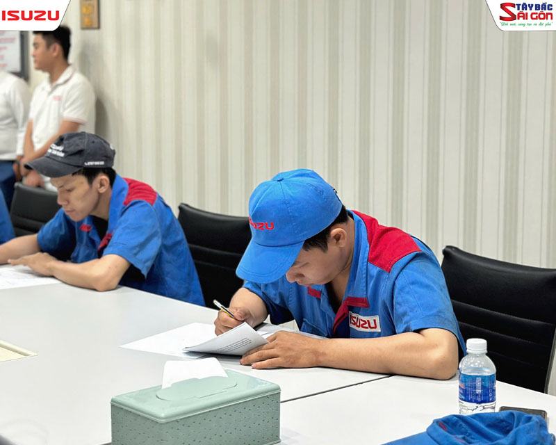 Hội thi tay nghề nội bộ Kỹ Thuật Viên ISUZU Tây Bắc Sài Gòn