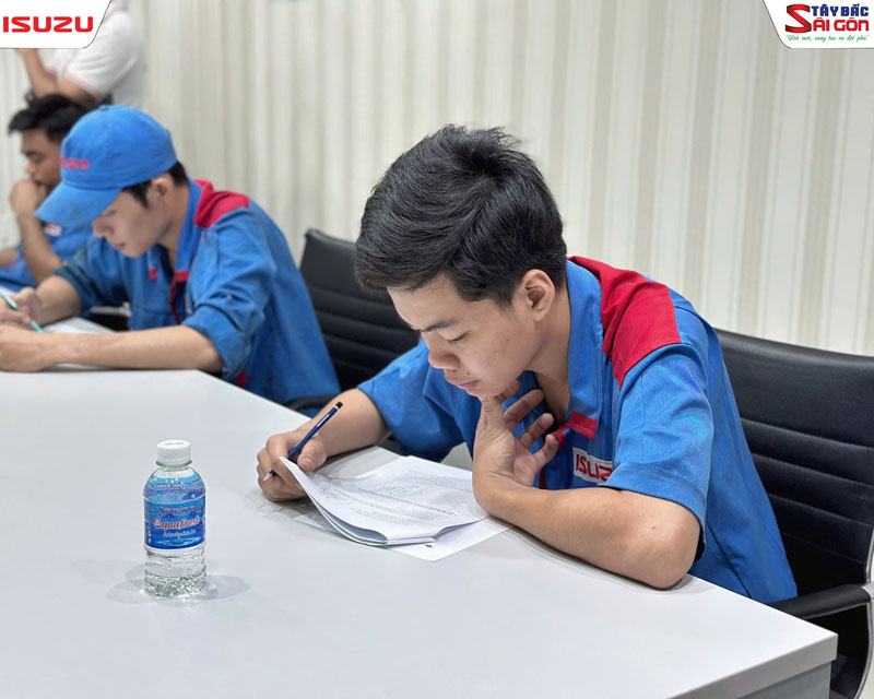 Hội thi tay nghề nội bộ Kỹ Thuật Viên ISUZU Tây Bắc Sài Gòn