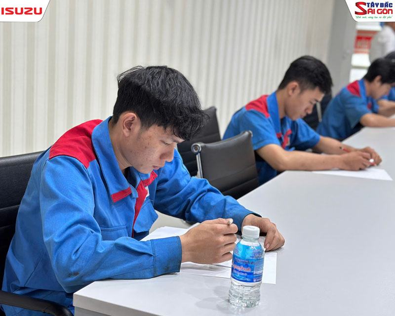 Hội thi tay nghề nội bộ Kỹ Thuật Viên ISUZU Tây Bắc Sài Gòn