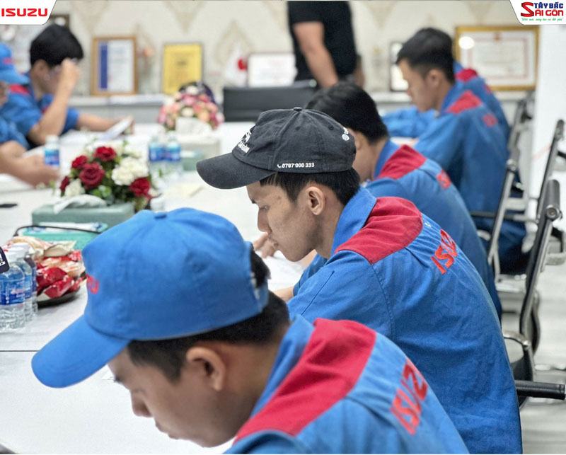 Hội thi tay nghề nội bộ Kỹ Thuật Viên ISUZU Tây Bắc Sài Gòn