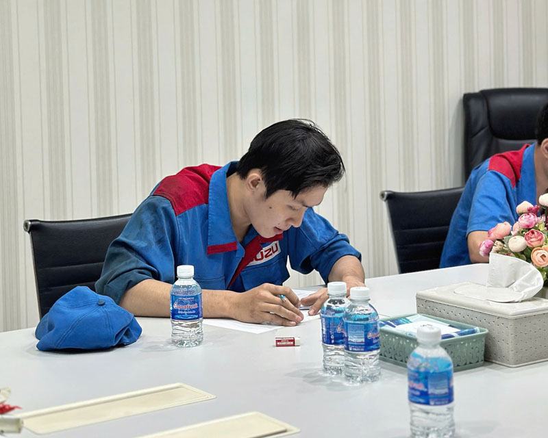 Hội thi tay nghề nội bộ Kỹ Thuật Viên ISUZU Tây Bắc Sài Gòn