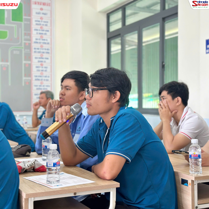 Buổi huấn luyện và lái xe tiết kiệm tại trung Tâm Đào Tạo & Sát Hạch Lái Xe Hóc Môn