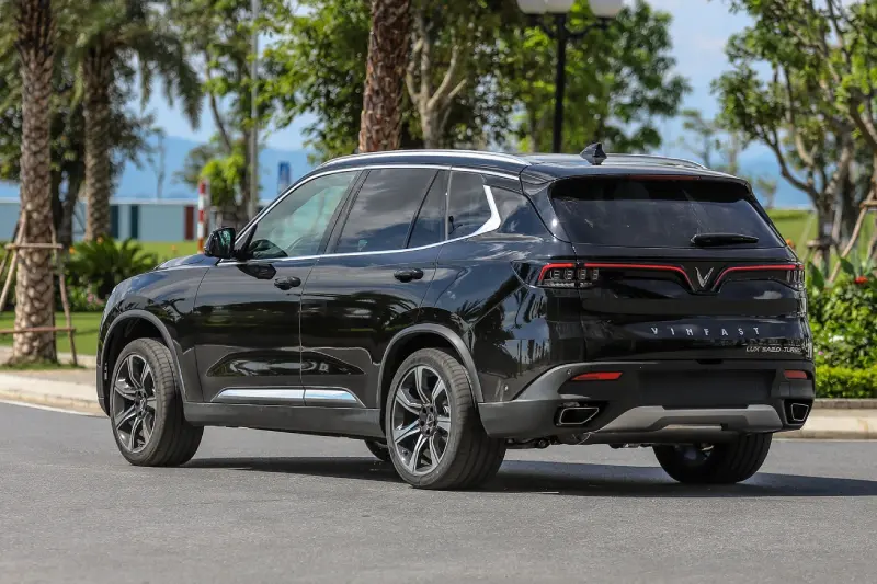 Các dòng xe VinFast Lux SA2.0 vẫn là chủ đề nóng hổi trong giới đam mê SUV