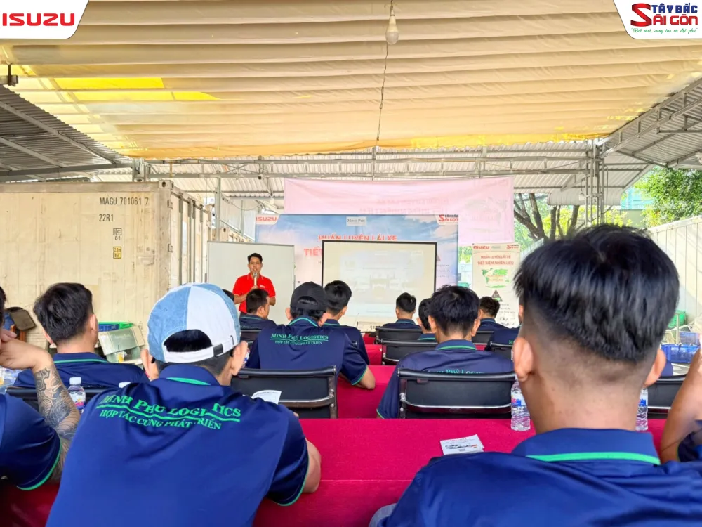 Đào tạo lý thuyết chuyên môn tại buổi huấn luyện lái xe tiết kiệm