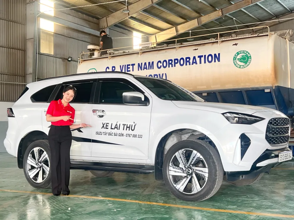 Trưng bày xe bán tải/ SUB tại ISUZU Bình Phước