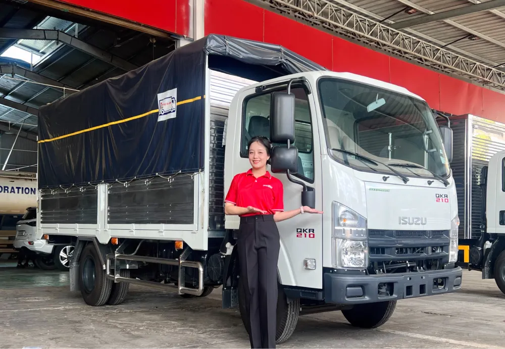 Xe trưng bày tại ISUZU Tây Bắc Sài Gòn - CN Bình Phước