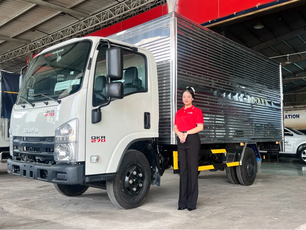 Xe trưng bày tại ISUZU Tây Bắc Sài Gòn - CN Bình Phước