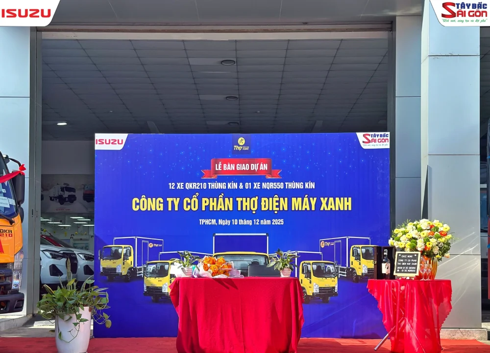 Hình ảnh bàn giao lô 13 xe ISUZU cho Công ty THỢ ĐIỆN MÁY XANH
