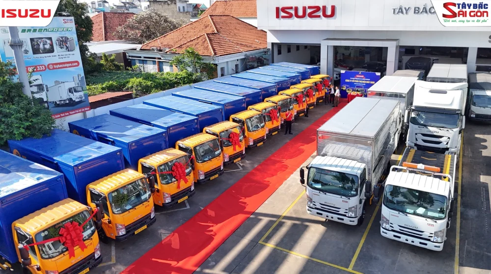 Hình ảnh bàn giao lô 13 xe ISUZU cho Công ty THỢ ĐIỆN MÁY XANH