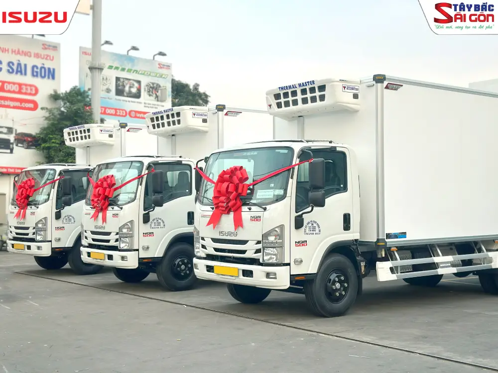 Lễ bàn giao xe NQR500 thùng đông lạnh
