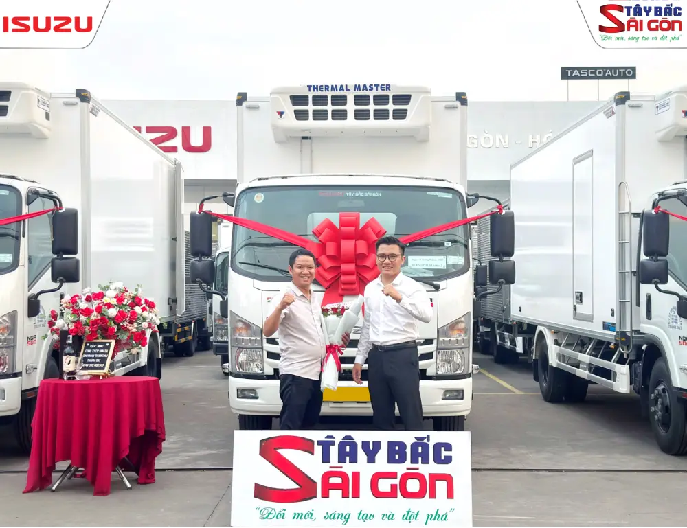 Lễ bàn giao xe NQR500 thùng đông lạnh