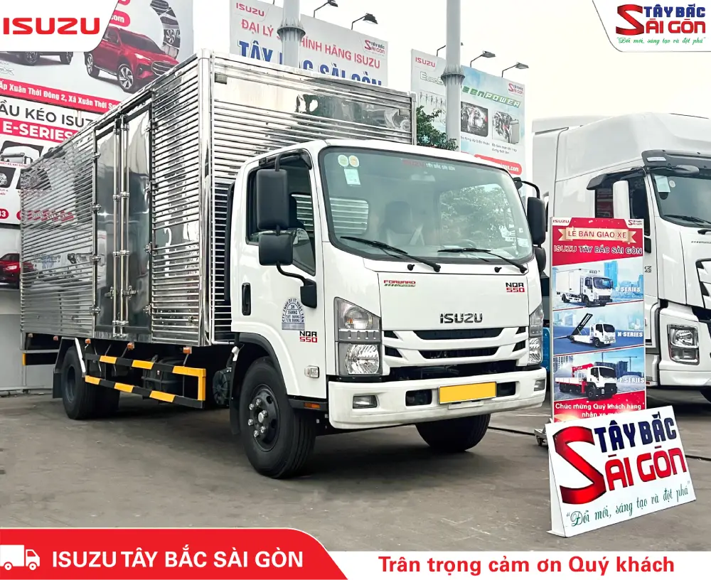 Bàn giao xe NQR550 thùng kín