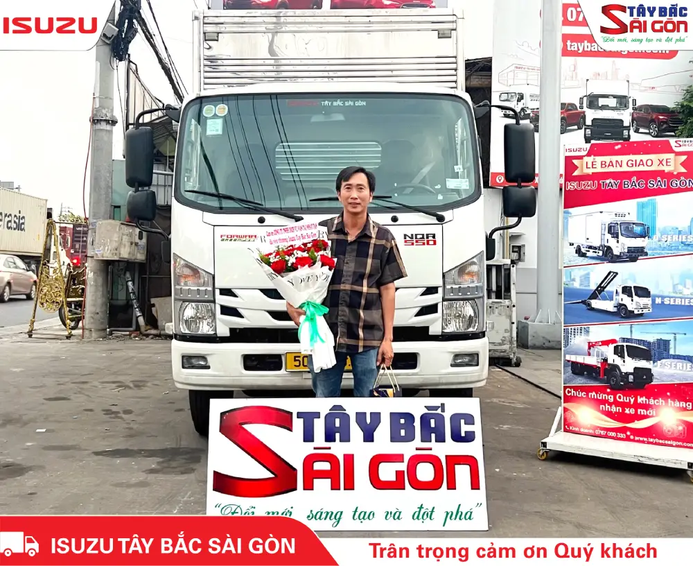 Bàn giao xe NQR550 thùng kín