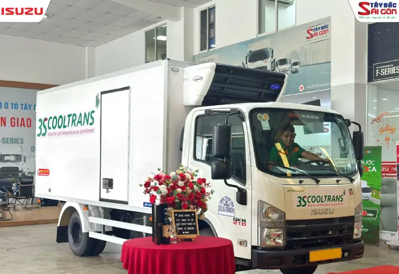 BÀN GIAO XE QKR210 THÙNG LẠNH CHO CÔNG TY TNHH TMDV XUẤT NHẬP KHẨU 3S