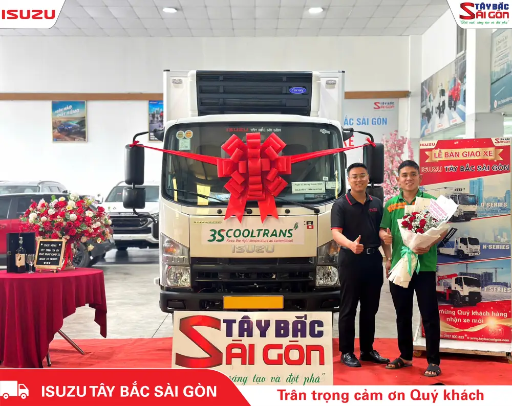 Bàn giao xe QKR210 thùng lạnh