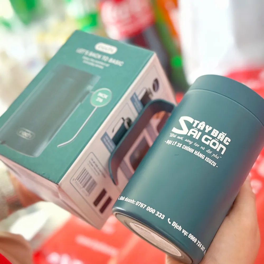 Isuzu Tay Bac Sai Gon tang qua va to chuc tiec tra cho tai xe SPX Express