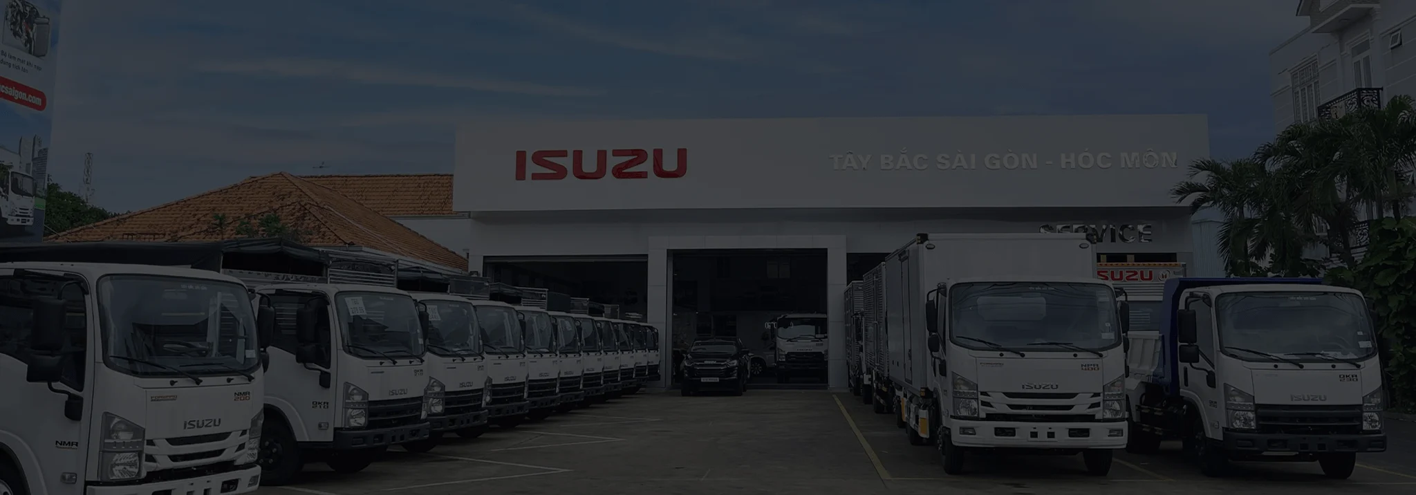 Xe Tải NPR400 Isuzu 3.9 Tấn Thùng Composite