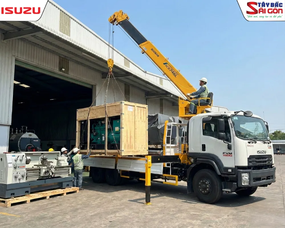 Xe cẩu thùng hạng nặng di dời máy móc thiết bị công nghiệp nhà xưởng