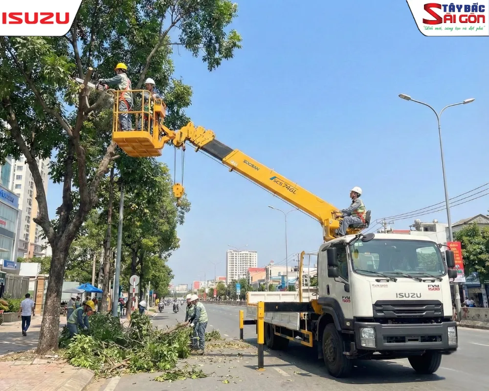Xe tải cẩu gắn rổ nâng người cắt tỉa cây xanh và sửa chữa điện trên cao