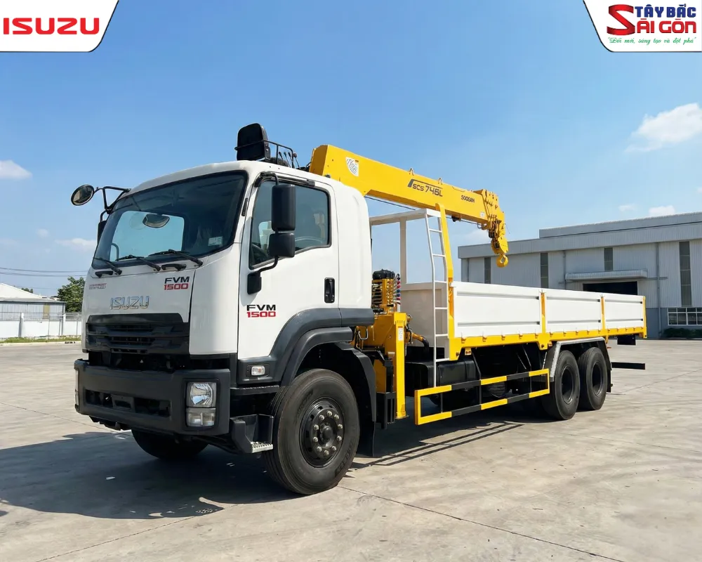 Xe cẩu tự hành ISUZU tải trọng 8 tấn gắn cẩu SOOSAN vận hành mạnh mẽ