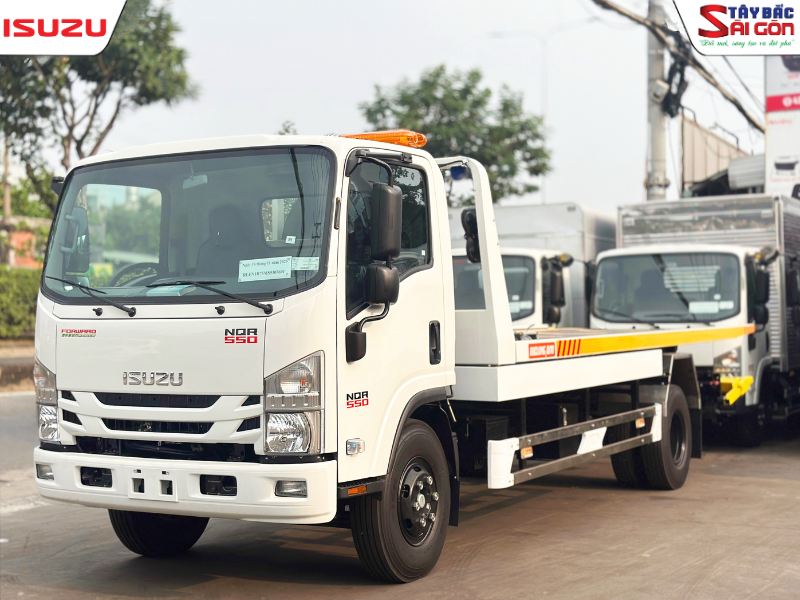 Sở hữu sàn trượt dài, ISUZU NQR550 (3.1 tấn) là mẫu xe chở xe hơi chuyên dụng