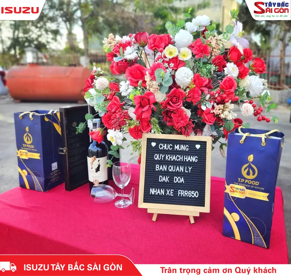 Hình ảnh bàn giao xe hốt rác tại Đắk Đoa