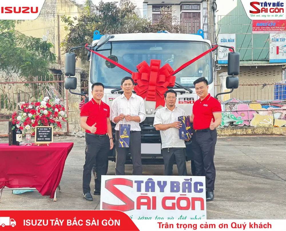 ISUZU Tây Bắc Sài Gòn bàn giao xe cho Ban Quản Lý xã Đắk Đoa