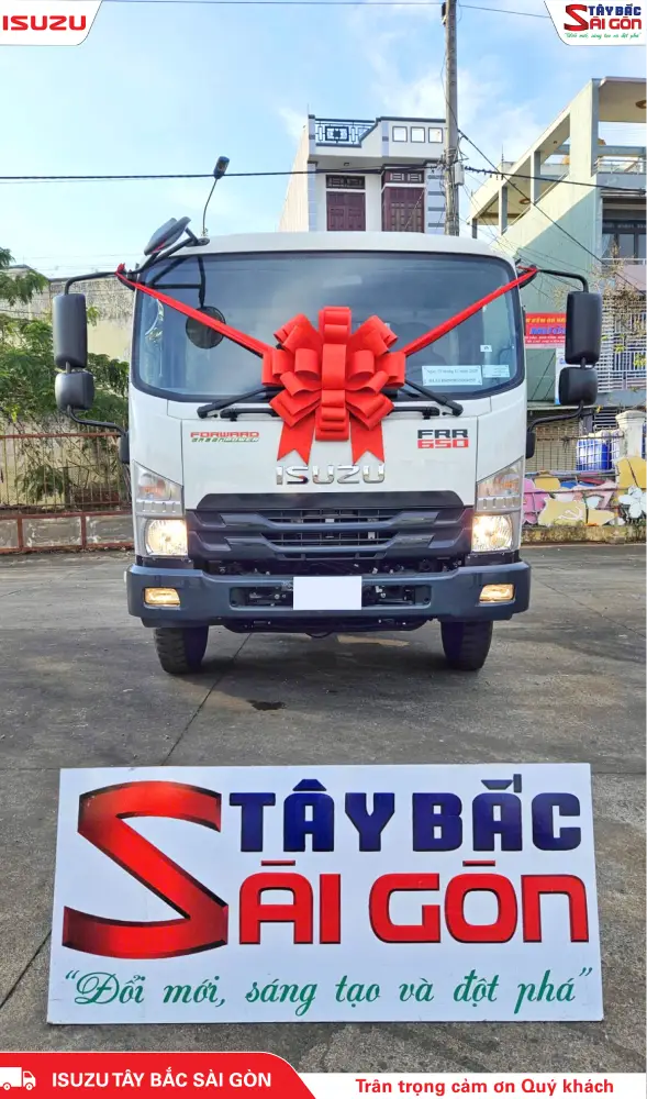 ISUZU Tây Bắc Sài Gòn bàn giao xe cho Ban Quản Lý xã Đắk Đoa