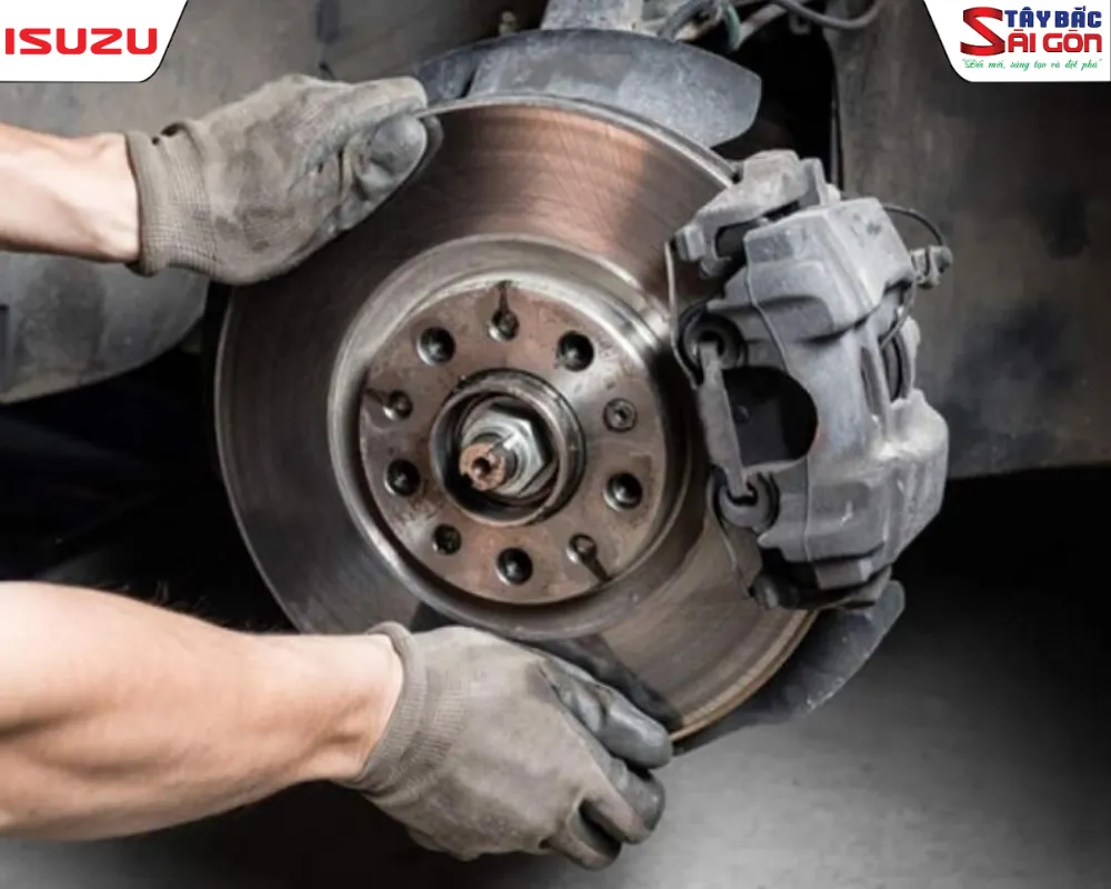 kiem tra phanh o to an toan ve que an tet