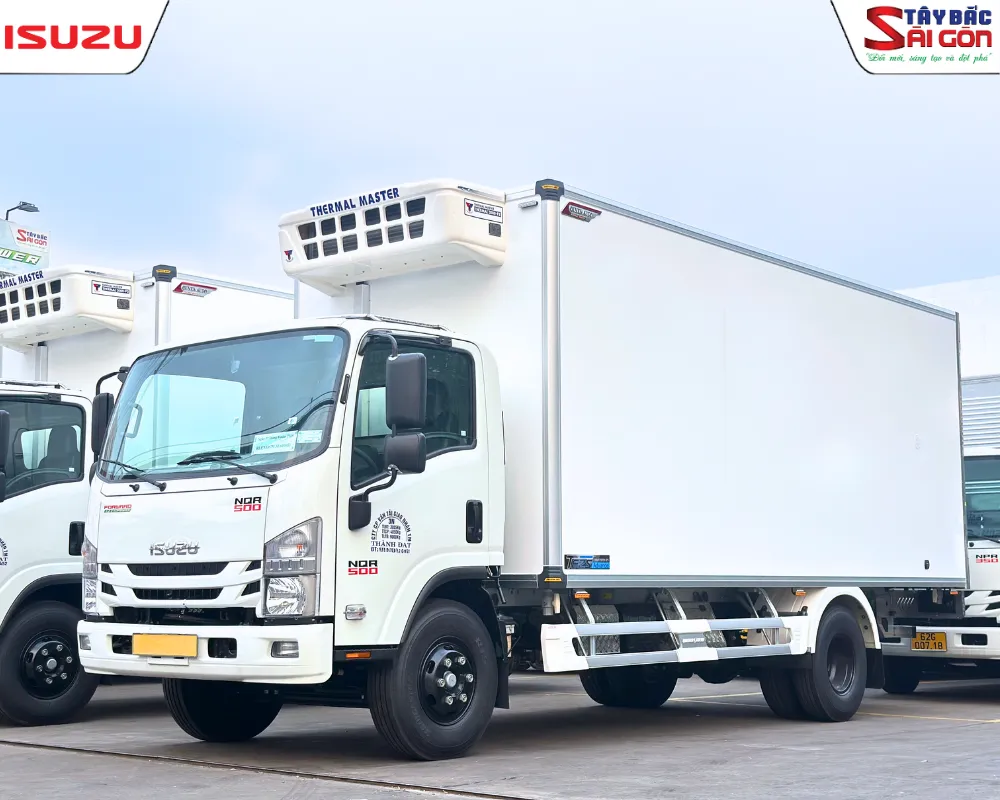 Xe tải đông lạnh thùng composite cao cấp thiết kế chuẩn khí động học