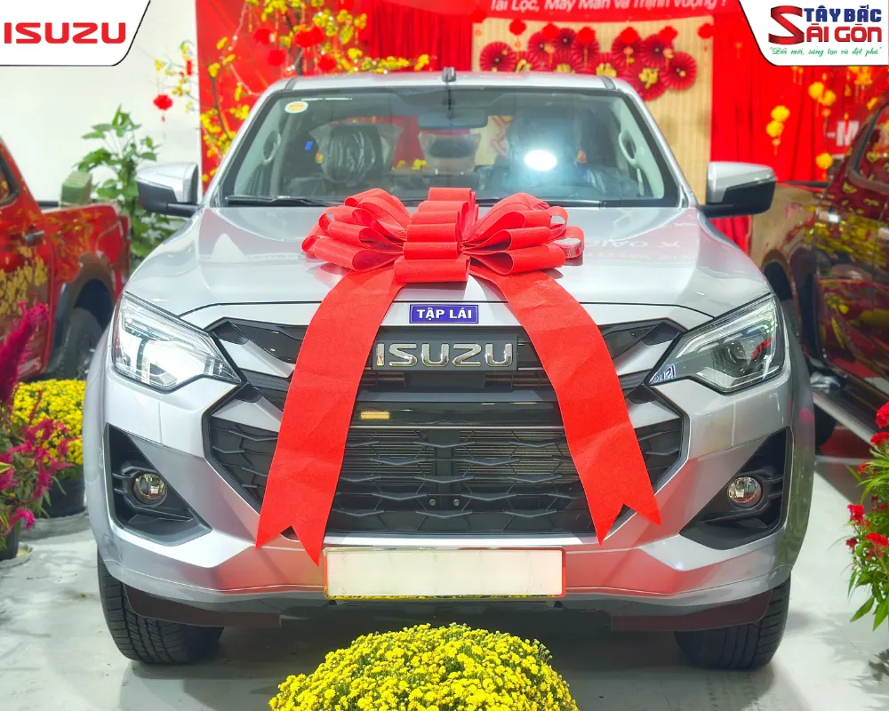 Xe bán tải tập lái ISUZU D-MAX màu xám trang bị động cơ 1.9L bền bỉ