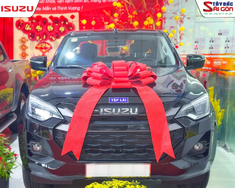 Chiếc ISUZU D-MAX Prestige màu đen đáp ứng đầy đủ quy chuẩn QCVN về xe tập lái hạng B