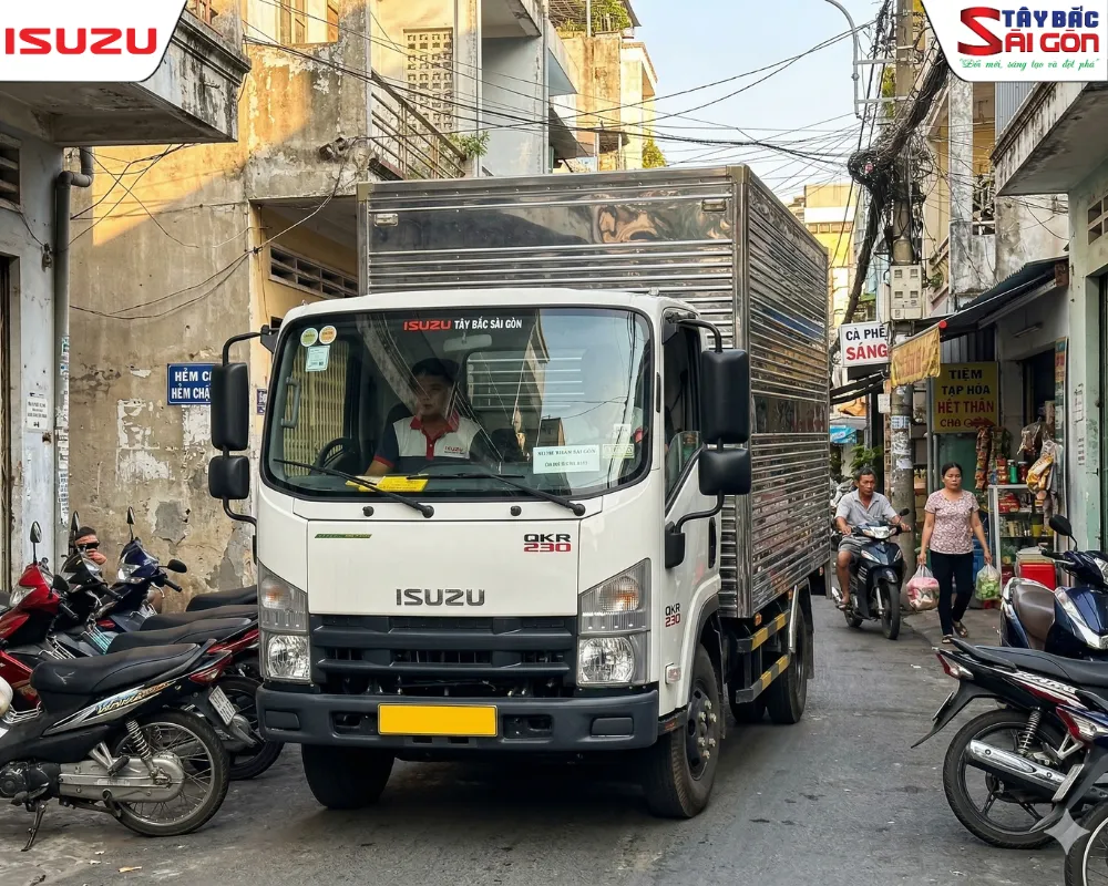 ISUZU QKR230 (sắt xi ngắn) tối ưu định mức dầu xe tải isuzu 1t9 khi hoạt động nội ô.