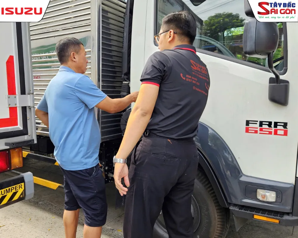 Tư vấn bán hàng ISUZU Tây Bắc Sài Gòn tư vấn khách hàng mua xe tải