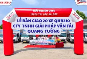 LỄ BÀN GIAO LÔ 20 XE ISUZU QKR210 THÙNG KÍN CHO CÔNG TY TNHH GIẢI PHÁP VẬN TẢI QUANG TƯỜNG