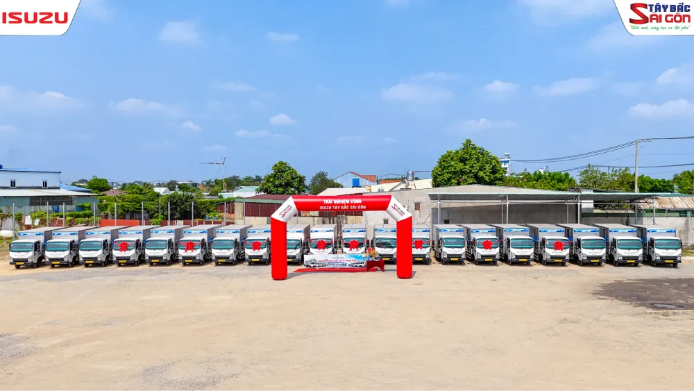 Lễ bàn giao 20 xe QKR210 thùng kín cho Cty Vận Tải Quang Tường