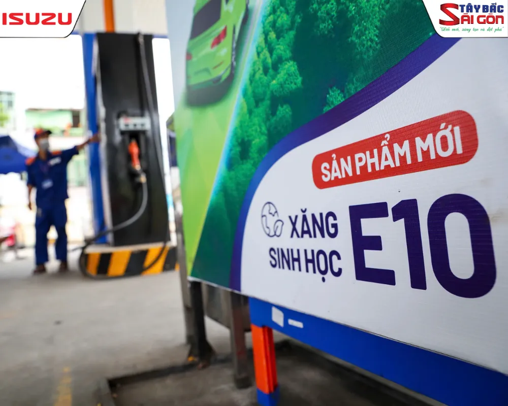 Vòi bơm xăng sinh học E10 tại trạm xăng chuẩn bị lộ trình thay thế hoàn toàn xăng A95.